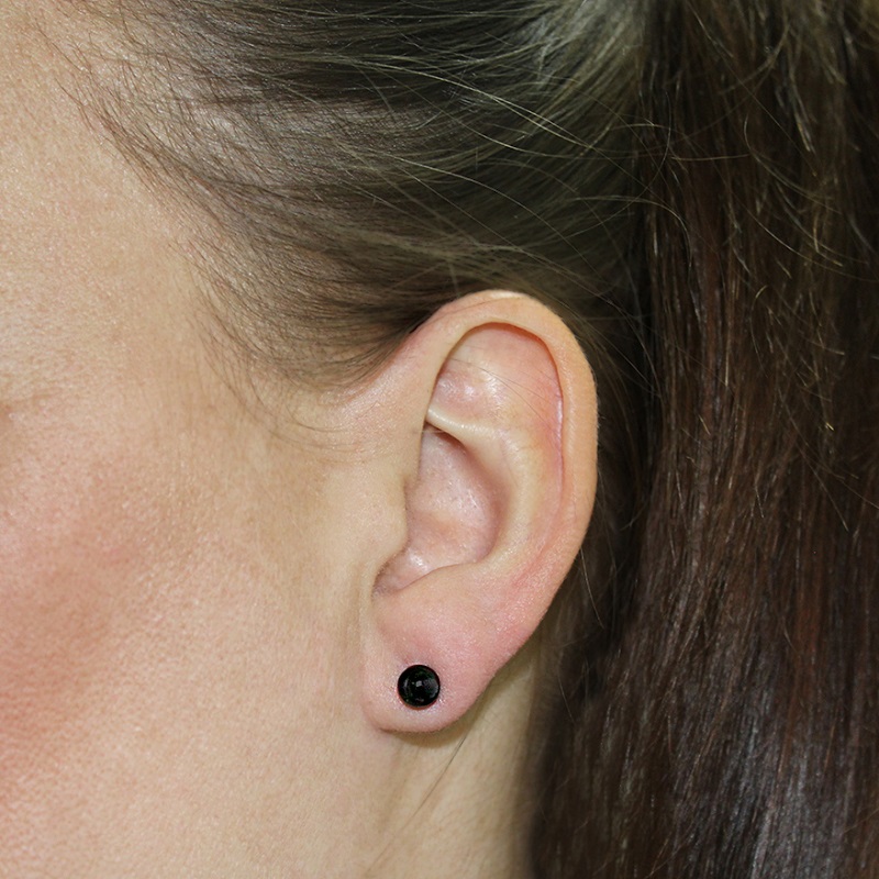 Náušnice keramické černá perla malá ⌀ 0,6 cm S702050